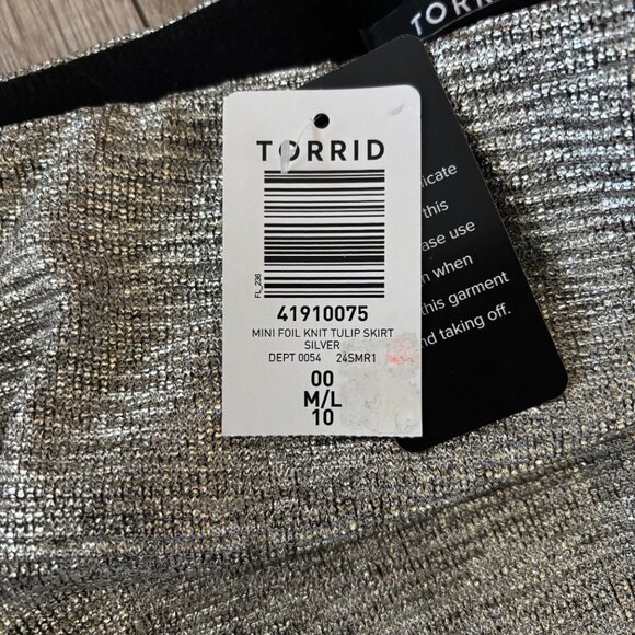 NWT Torrid Mini Foil Knit Tulip Skirt with Ruching in Silver Size 10 - Picture 3 of 11